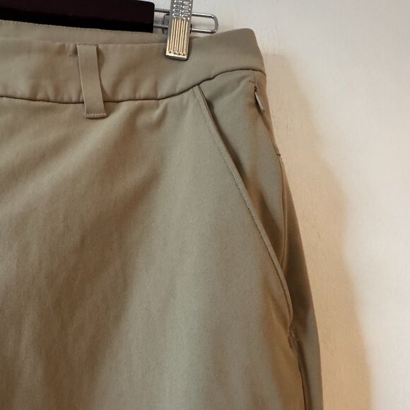 Lululemon Commission Pant Relaxed - Picture 3 of 10